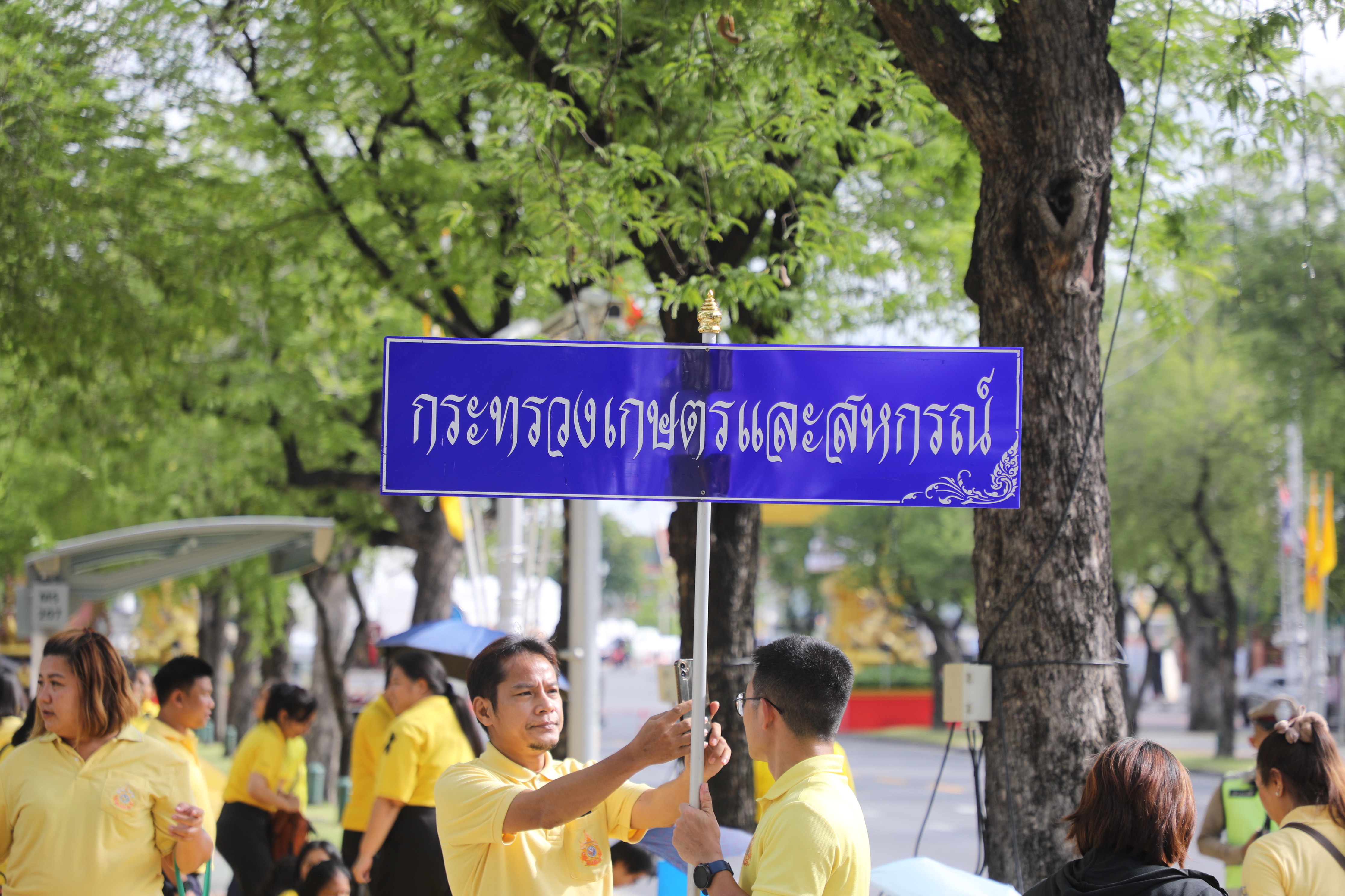 title - ส.ป.ก. ร่วมเฝ้ารับเสด็จฯ พระบาทสมเด็จพระเจ้าอยู่หัว และ สมเด็จพระนางเจ้า ฯ พระบรมราชินี เนื่องในโอกาสเสด็จพระราชดำเนินไปในการ พระราชพิธีเฉลิมพระชนมพรรษา 28 กรกฎาคม 2569